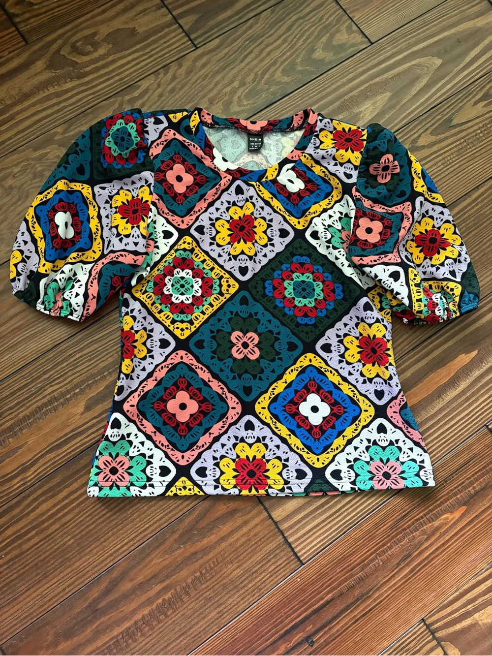 SHEIN Multicolor Floral Mosaic Puff-Sleeve Top